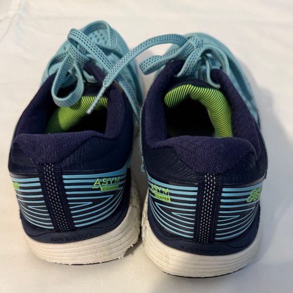 New Balance Women's Blue Running Shoes - Picture 2 of 3